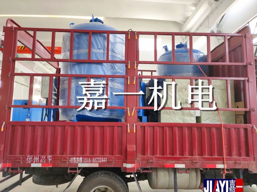 中電二預定的旁流水處理器，全自動加藥裝置，定壓補水裝置，水箱水處理器全部調(diào)試運行好